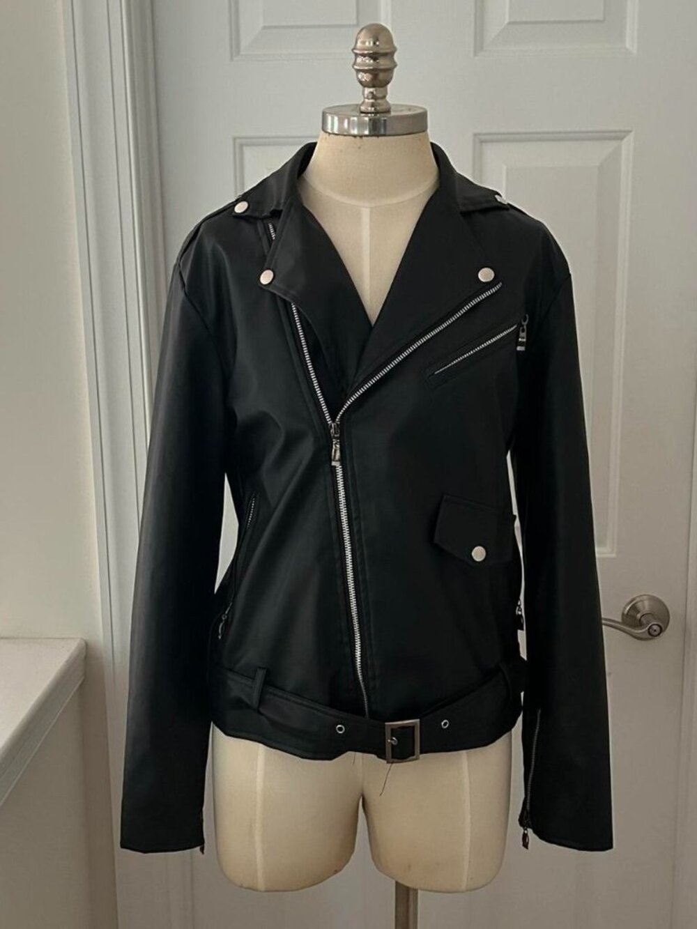 Keleierfushi Black faux leather moto jacket with silver hardware and belt detail